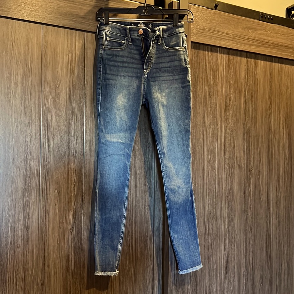 Hollister Curvy High-Rise Super Skinny Jeans 25x26